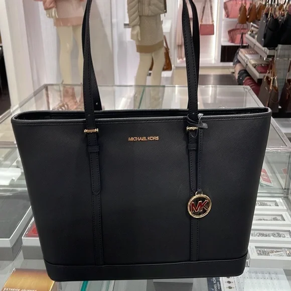 MICHAEL KORS
Jet Set Travel Large Top Zip Shoulder Tote Saffiano Leather
Black - Picture 11 of 16